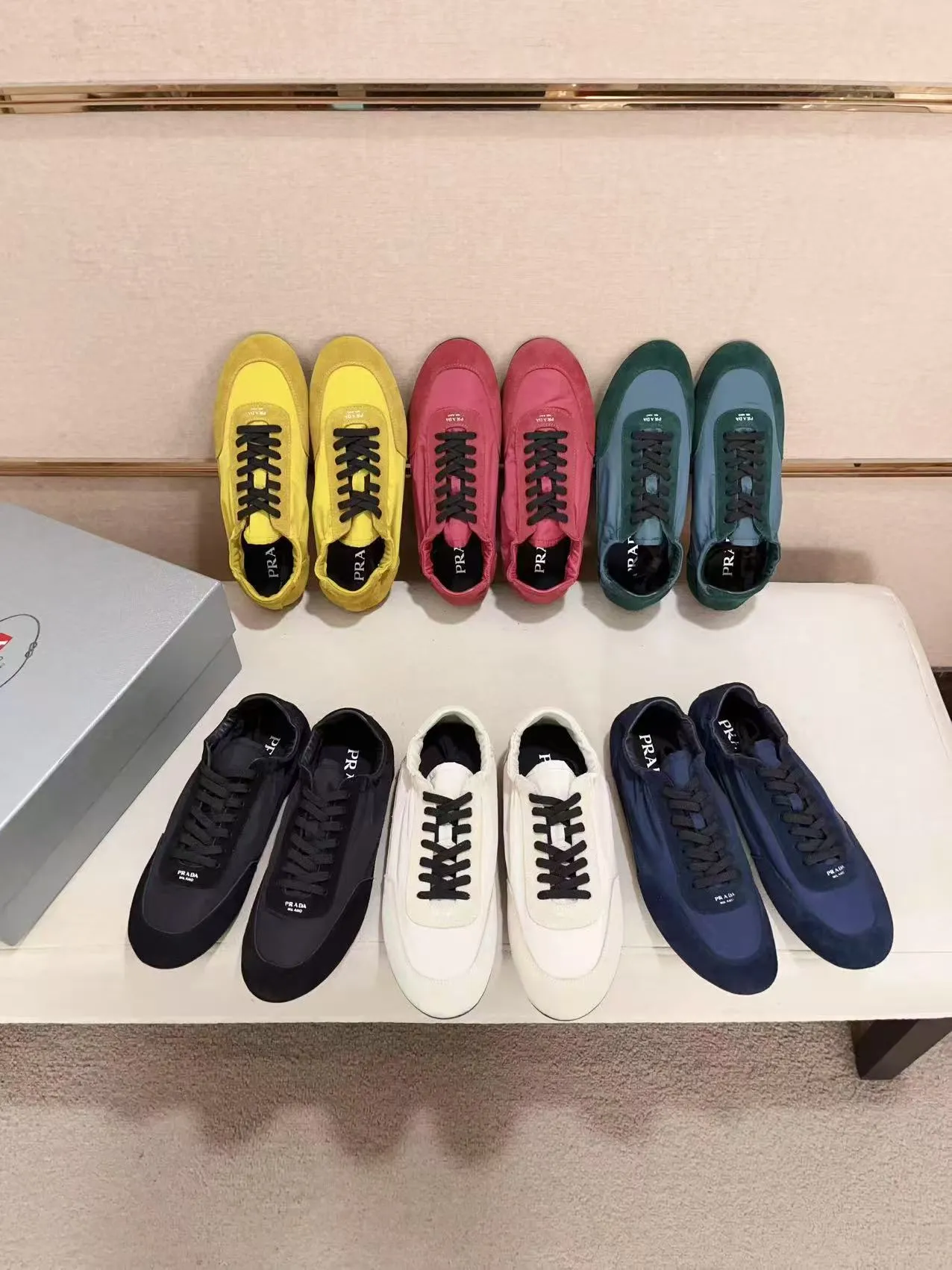 Men's shoes 💰 500💰 ✔️✔️✔️High version High-quality new PRADA counters are launched simultaneously. The new men's shoes and 😘fabrics are selected from first-layer cow suede and waterproof fabrics, and are made by pure handicrafts. Lining: Full sheepskin lining. 👍🏿 High-end ☄️ air-cushion molded anti-slip rubber outsole, exquisite lines, simple and elegant, comfortable and high-end for leisure travel. Number of yards: 38 to 44. Can be customized45